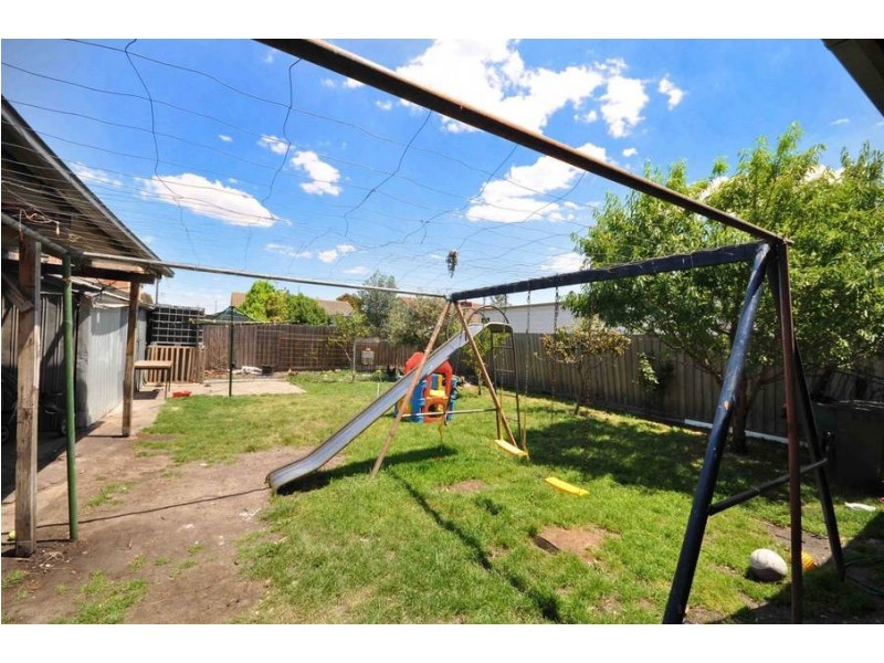 15 Pyalong Crescent, Dallas VIC 3047