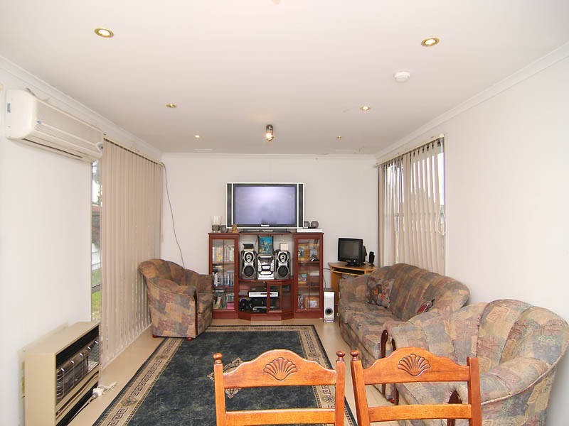 6 WOODBURN CRESCENT, Meadow Heights VIC 3048