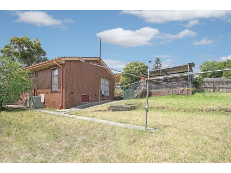 19 Hendricks Crescent, Jacana VIC 3047