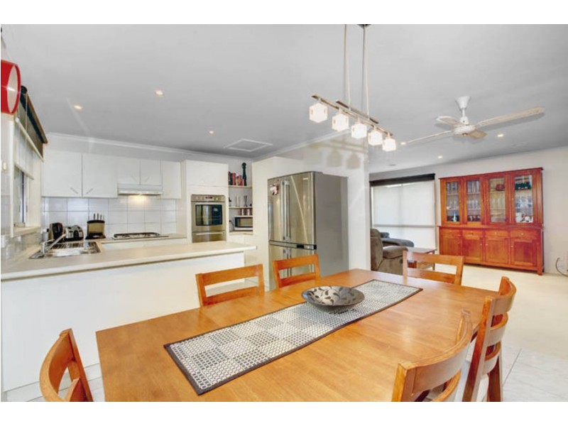 2/6 Shankland Boulevard, Meadow Heights VIC 3048