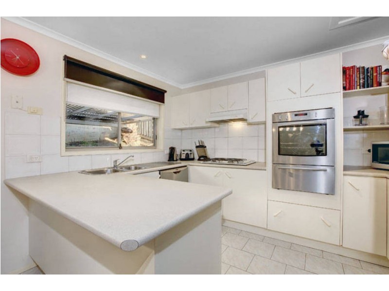 2/6 Shankland Boulevard, Meadow Heights VIC 3048