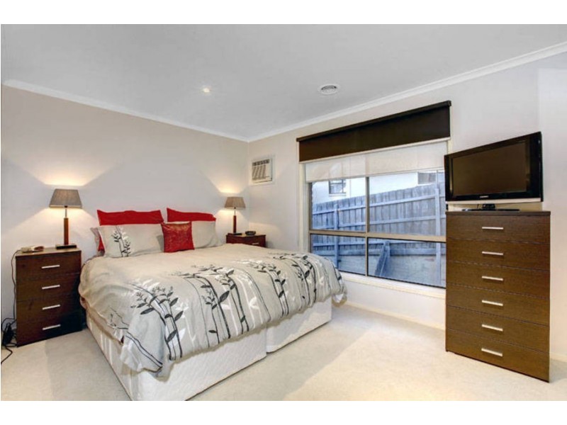 2/6 Shankland Boulevard, Meadow Heights VIC 3048