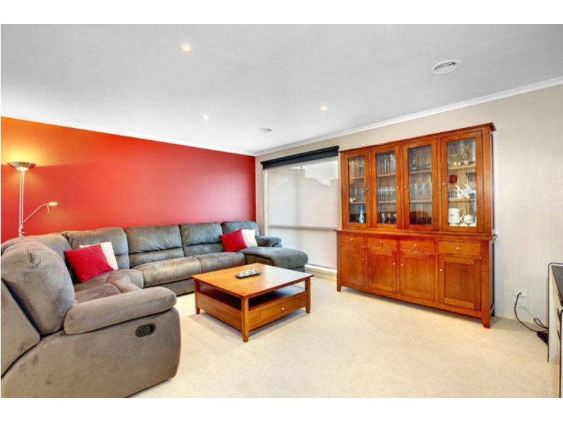 2/6 Shankland Boulevard, Meadow Heights VIC 3048