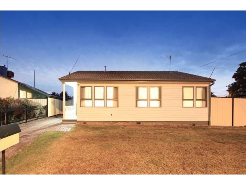 4 Warragul Street, Dallas VIC 3047