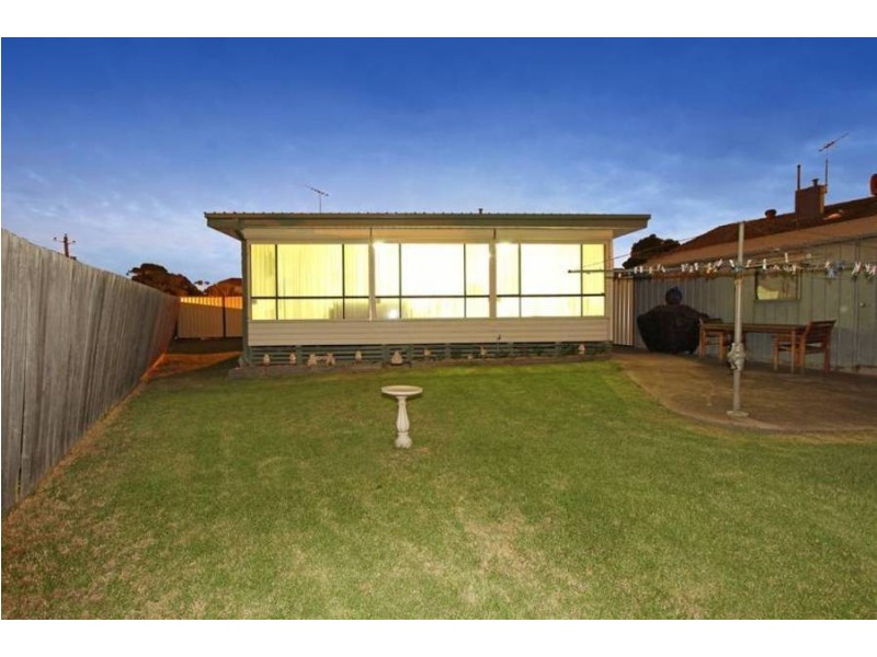 4 Warragul Street, Dallas VIC 3047