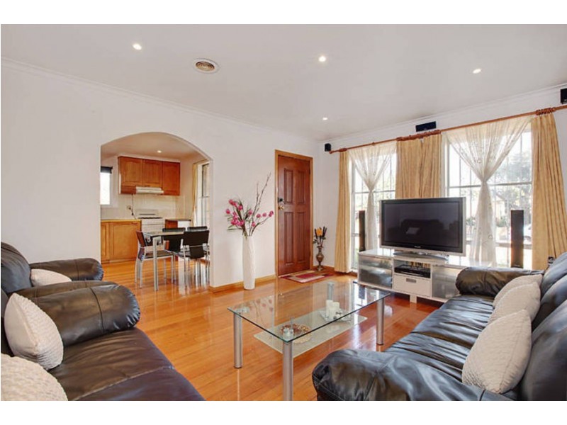 18 Crossley Crescent, Coolaroo VIC 3048