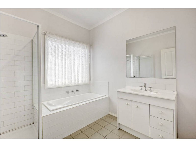 2/10 Ernest Street, Broadmeadows VIC 3047