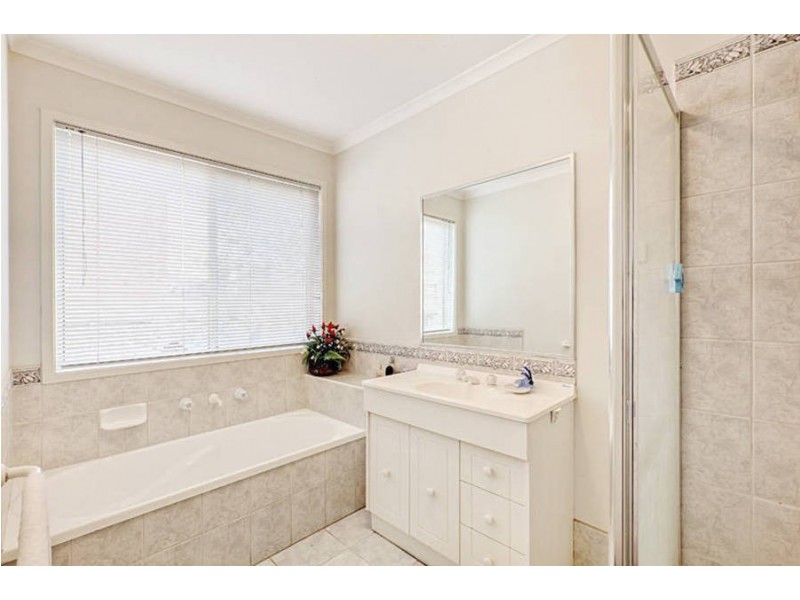5 Havilland Drive, Roxburgh Park VIC 3064