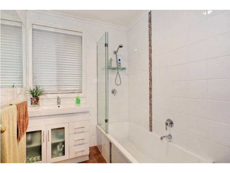 90 Moonee Boulevard, Glenroy VIC 3046