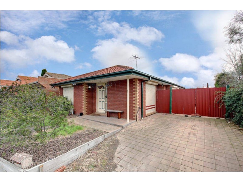 15 Reading Close, Roxburgh Park VIC 3064