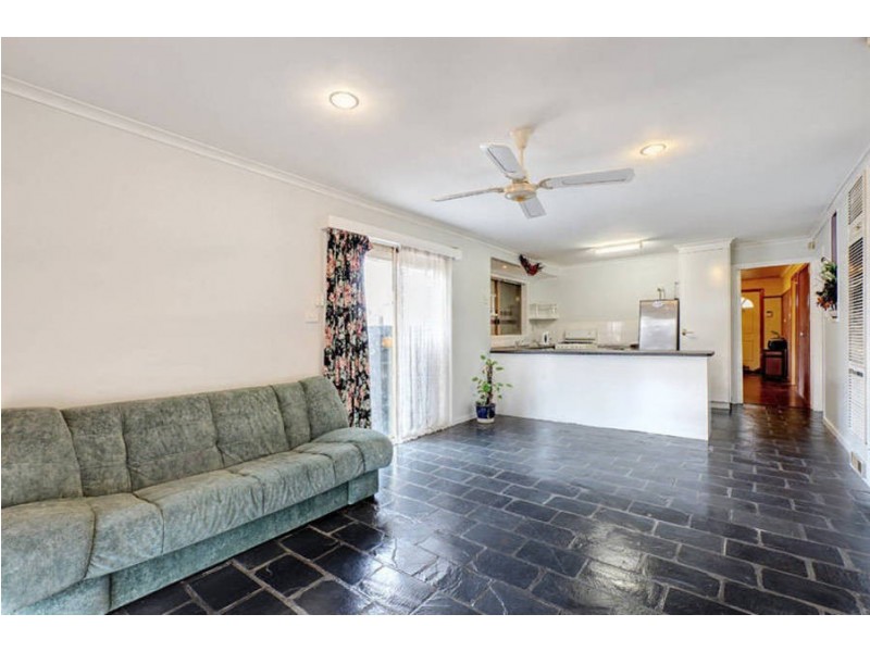 15 Reading Close, Roxburgh Park VIC 3064