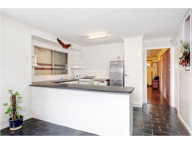 15 Reading Close, Roxburgh Park VIC 3064