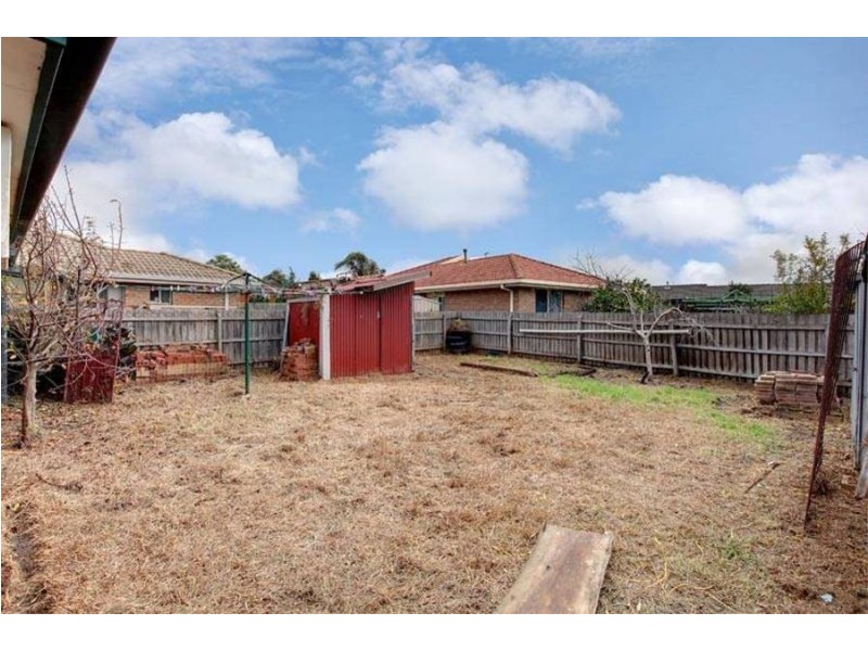 15 Reading Close, Roxburgh Park VIC 3064