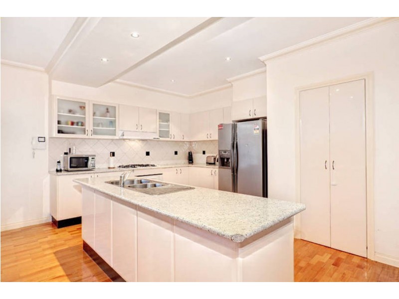 8 Redcliffs Crescent, Roxburgh Park VIC 3064