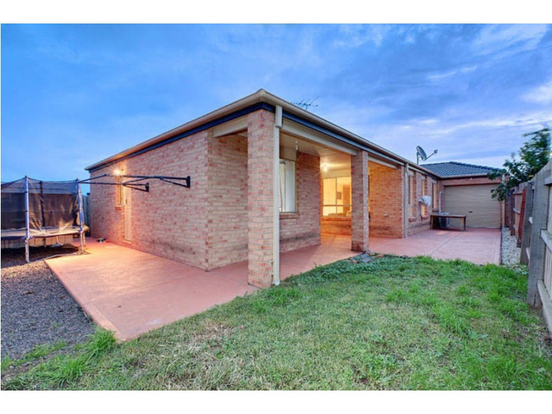 8 Redcliffs Crescent, Roxburgh Park VIC 3064