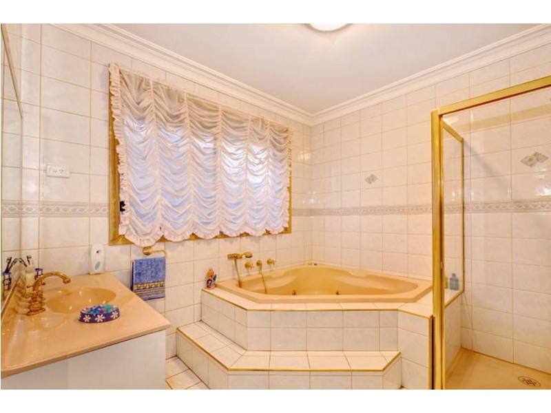5 Eildon Court, Meadow Heights VIC 3048