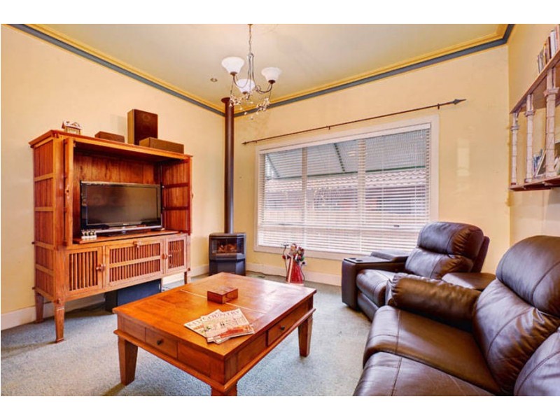 35 Freelands Grove, Jacana VIC 3047