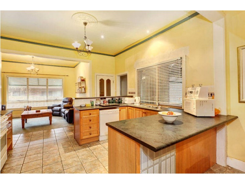 35 Freelands Grove, Jacana VIC 3047