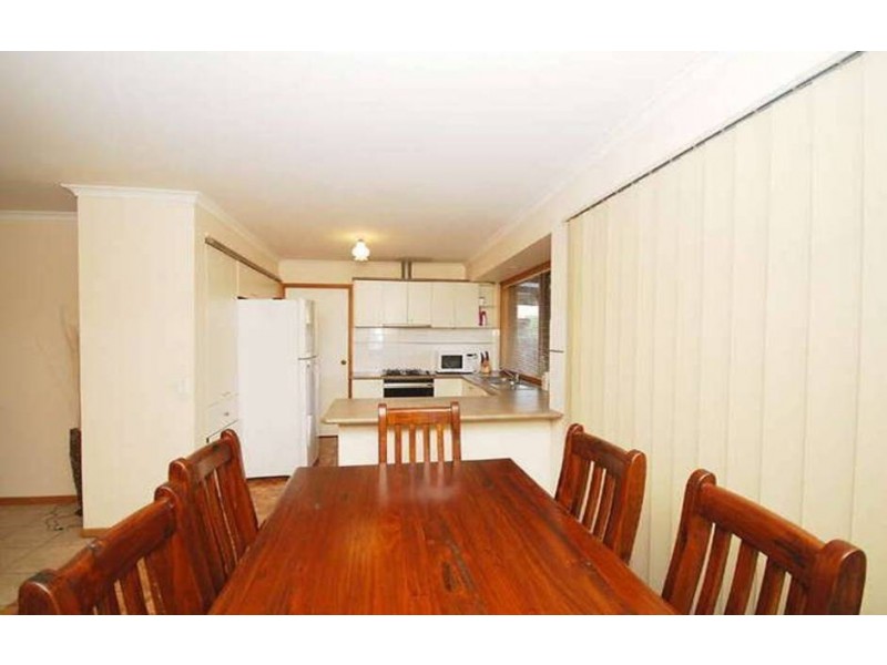 4 Airley Court, Meadow Heights VIC 3048