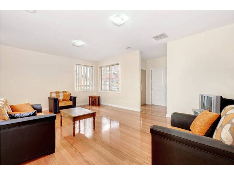 2/8 Howard Court, Glenroy VIC 3046