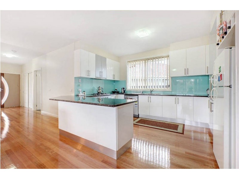 2/8 Howard Court, Glenroy VIC 3046