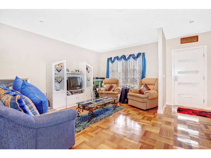 8 Snowden Avenue, Roxburgh Park VIC 3064