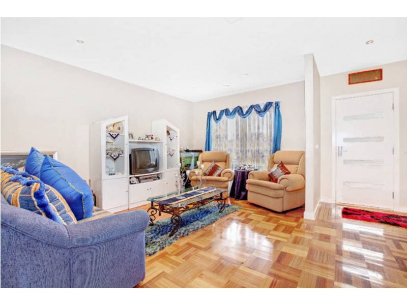 8 Snowden Avenue, Roxburgh Park VIC 3064