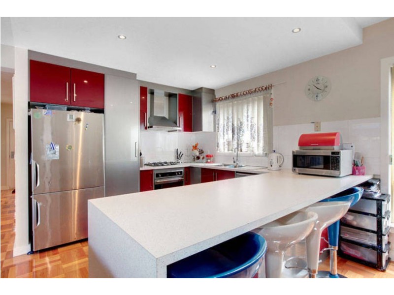 8 Snowden Avenue, Roxburgh Park VIC 3064