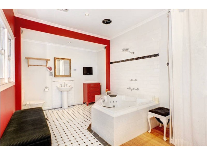 7 APSLEY STREET, Glenroy VIC 3046