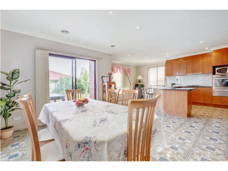 8 Malabar Street, Roxburgh Park VIC 3064