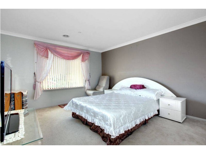 8 Malabar Street, Roxburgh Park VIC 3064