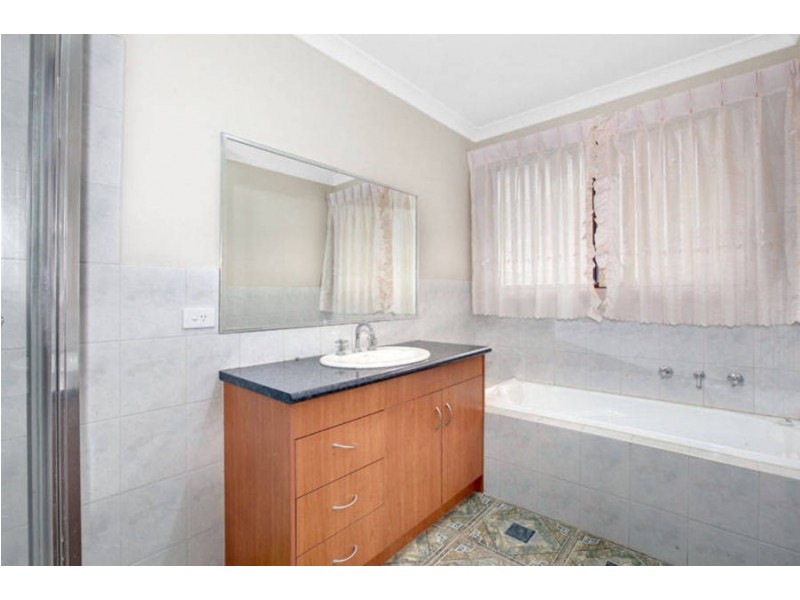 8 Malabar Street, Roxburgh Park VIC 3064