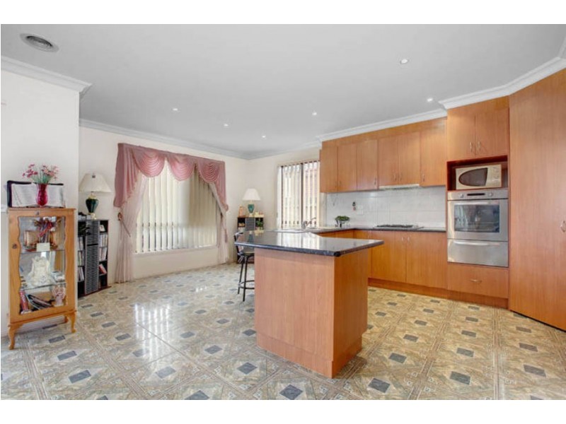 8 Malabar Street, Roxburgh Park VIC 3064