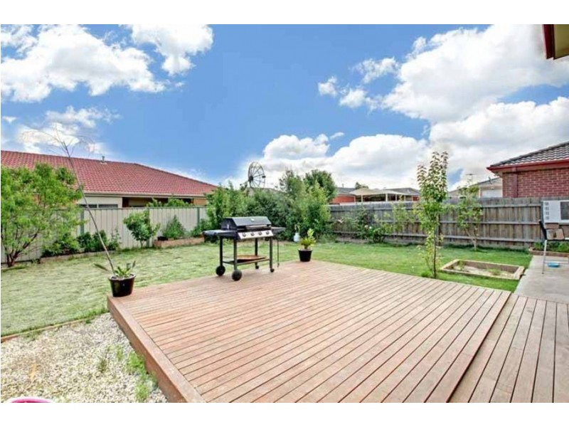 8 Malabar Street, Roxburgh Park VIC 3064