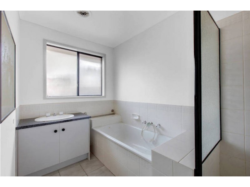 11 Kanooka Grove, Meadow Heights VIC 3048