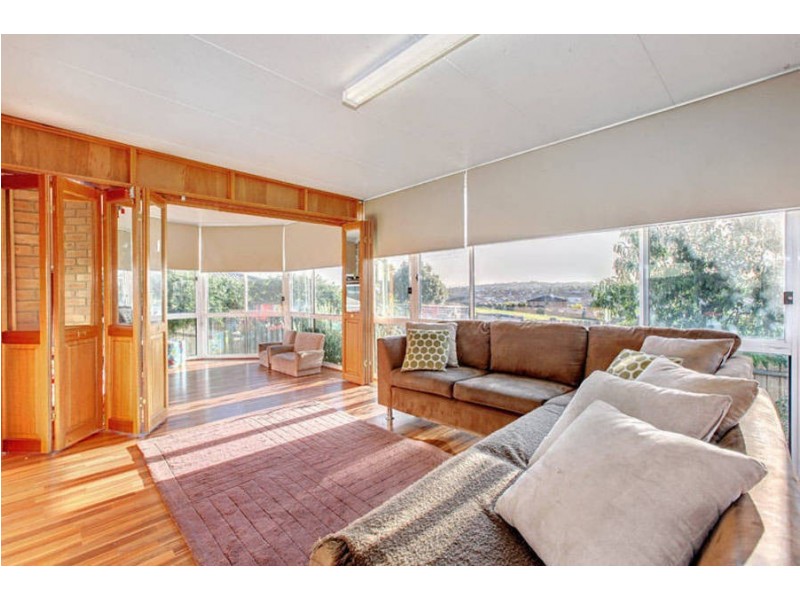 37 Kanooka Grove, Meadow Heights VIC 3048