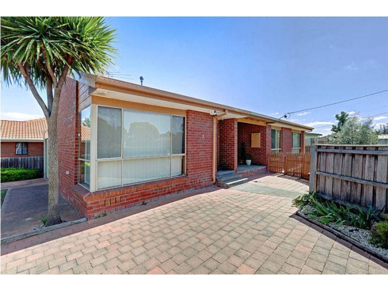 2 Kim Close, Meadow Heights VIC 3048