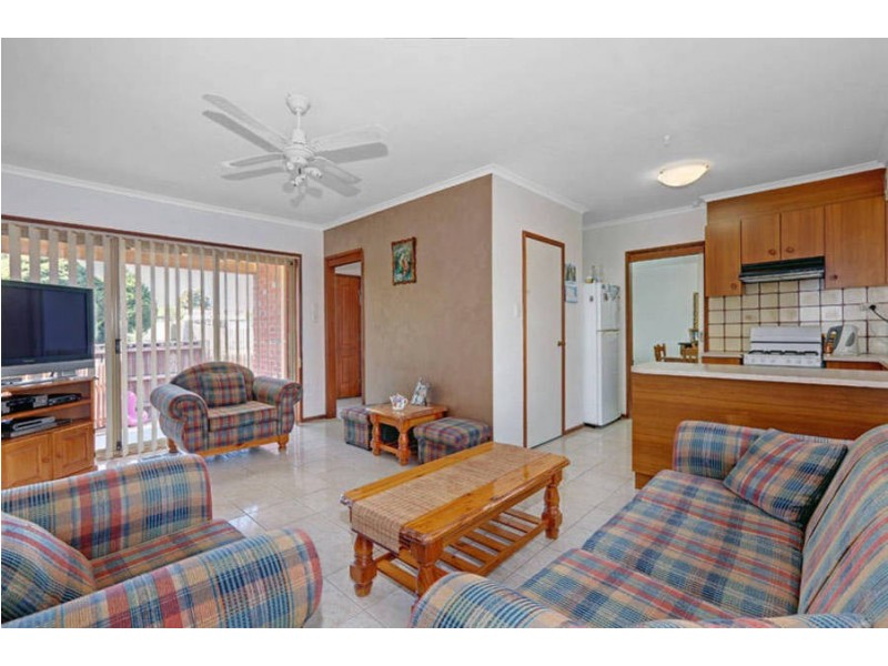 2 Kim Close, Meadow Heights VIC 3048