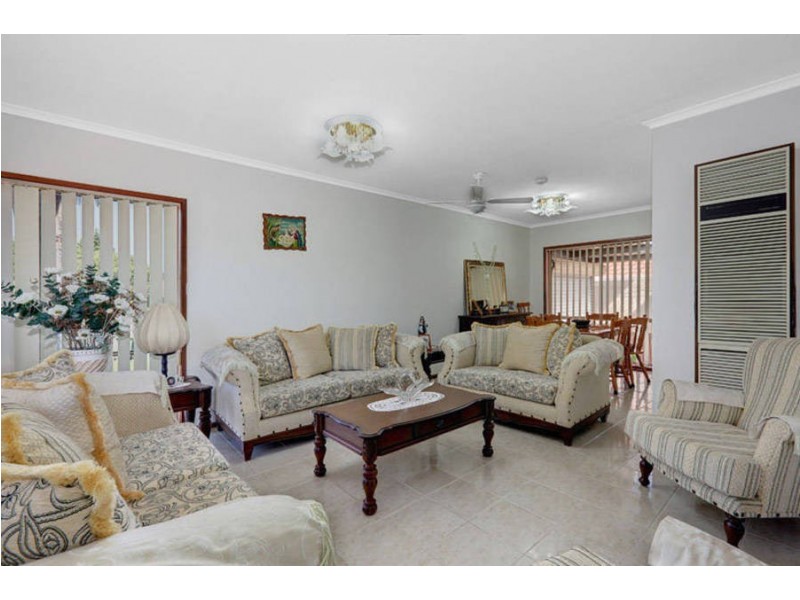 2 Kim Close, Meadow Heights VIC 3048