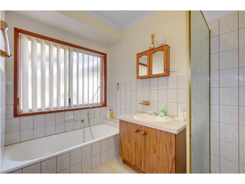 2 Kim Close, Meadow Heights VIC 3048