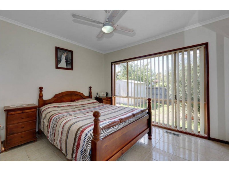 2 Kim Close, Meadow Heights VIC 3048
