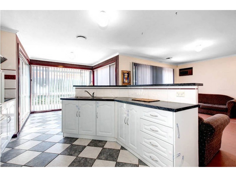 30 Pinnock Avenue, Roxburgh Park VIC 3064