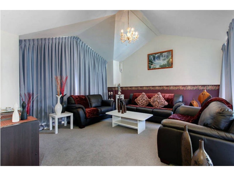 30 Pinnock Avenue, Roxburgh Park VIC 3064