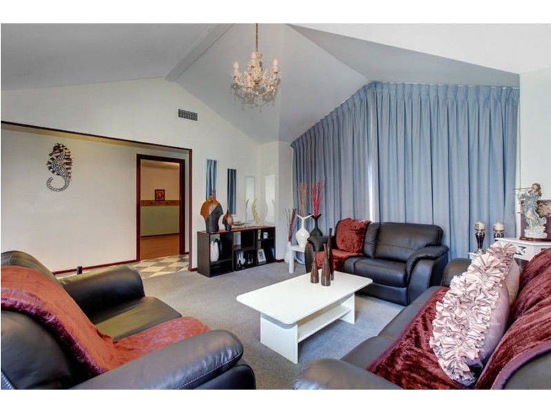 30 Pinnock Avenue, Roxburgh Park VIC 3064