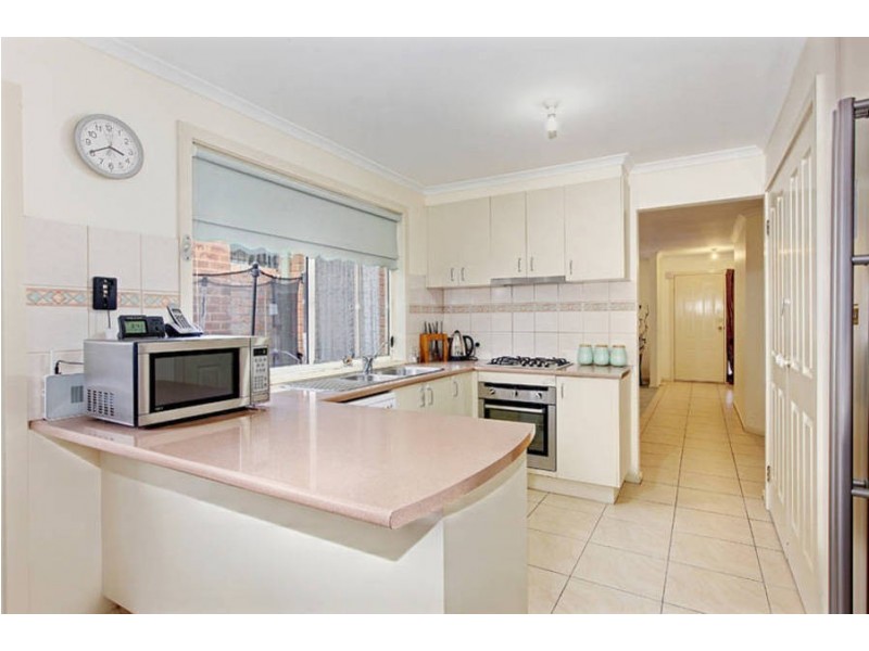 9 Spence Avenue, Roxburgh Park VIC 3064