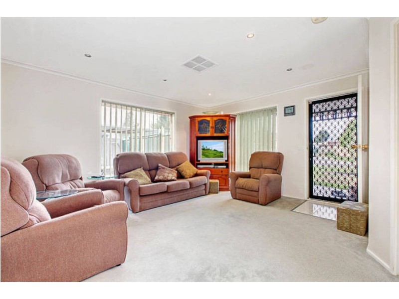 4 Manton Place, Roxburgh Park VIC 3064