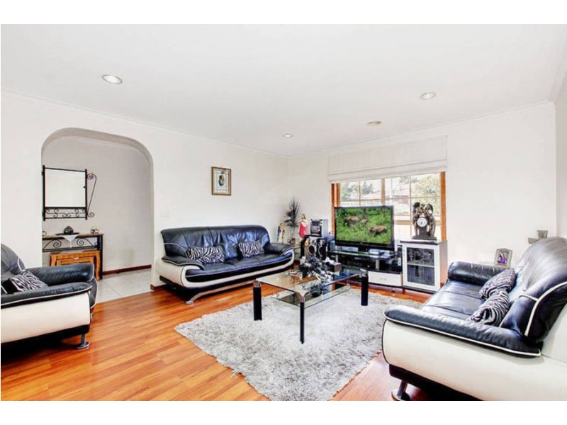 2/54 Bicentennial Crescent, Meadow Heights VIC 3048
