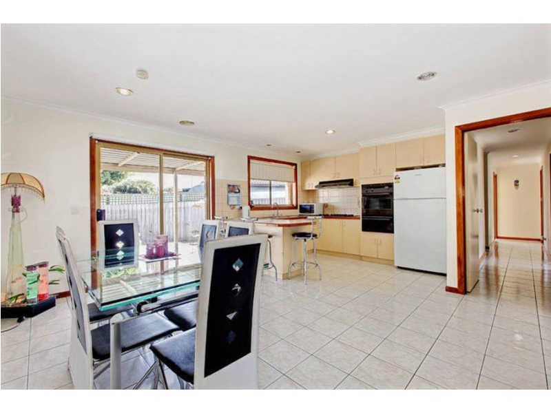 2/54 Bicentennial Crescent, Meadow Heights VIC 3048