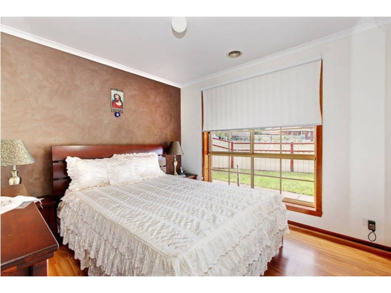 2/54 Bicentennial Crescent, Meadow Heights VIC 3048