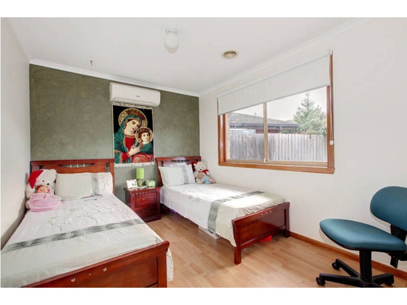 2/54 Bicentennial Crescent, Meadow Heights VIC 3048